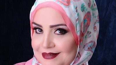 أمل منصور توجه التهنئة للاخوة الاقباط