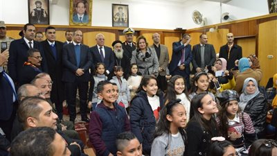 محافظ بورسعيد بكنيسة مارجرجس لتقديم التهنئة بمناسبة عيد الميلاد المجيد