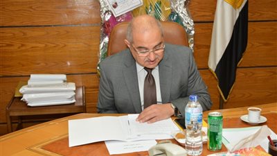رئيس جامعة أسيوط يبحث خطة الجامعة لتأهيل جميع القطاعات