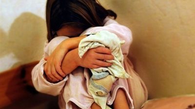 ذئب بشرى يغتصب طفلته البالغة من العمر 3 سنوات