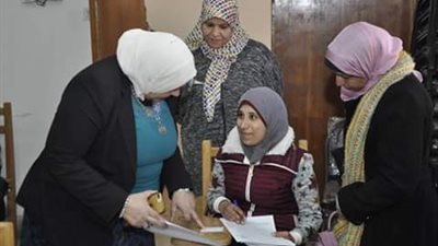 نائب رئيس جامعة القناة تتفقد امتحانات الدراسات العليا بالتمريض .. صور
