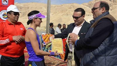عداؤوا الأردن واليابان ومصر يحصدون جوائز ماراثون الأقصر الدولى وسط آثار الفراعنة بالبر الغربى