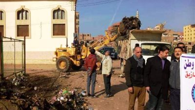 غراب يأمر بشن حملة نظافة بقريتى كفر الحصر و الحمام بالزقازيق بالصور