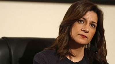وزيرة الهجرة تقدم العزاء لأسر 6 مصريين لقوا حتفهم فى حادث بالكويت