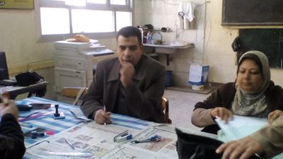 مدير تعليم الخانكة يتابع امتحانات التعليم الأساسي