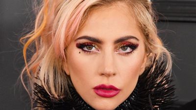 ليدي جاجا وجلين كلوس تقتسمان جائزة أفضل ممثلة دراما فى 
