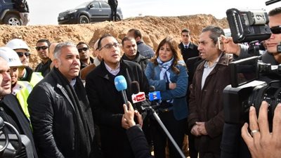رئيس الوزراء يشهد بدء العمل بـالنهر الأخضر بالعاصمة الإدارية الجديدة ..فيديو