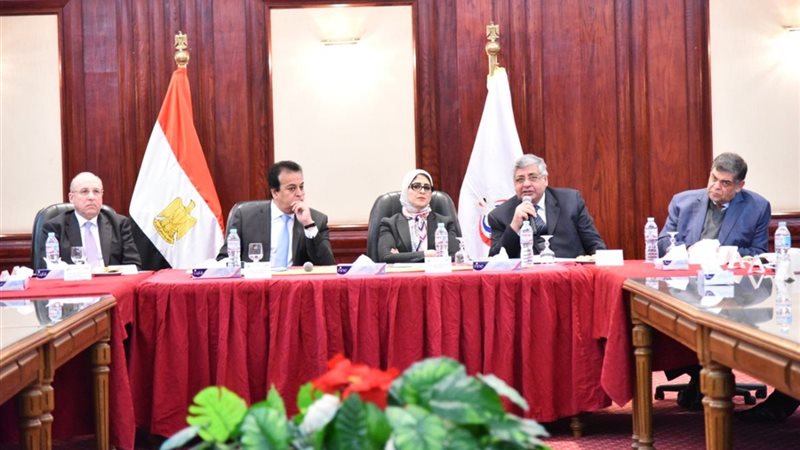 الوزيرة خلال الاجتماع
