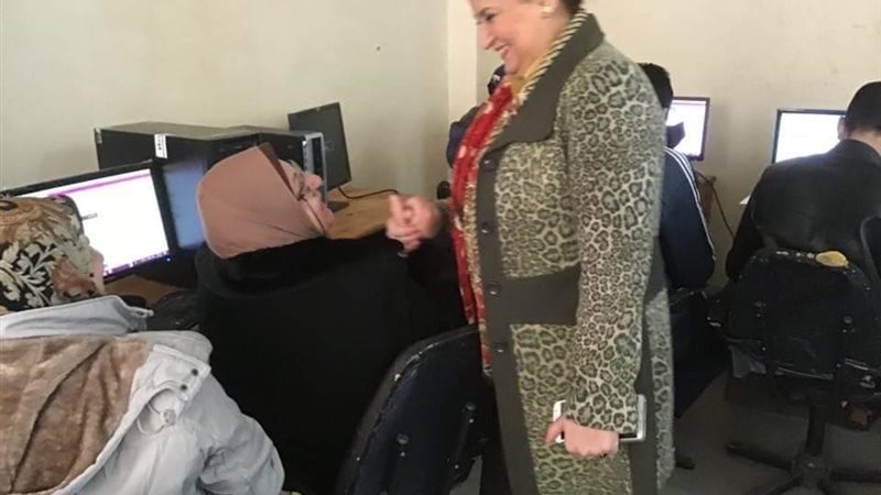 صفاء الشريف مع العاملين