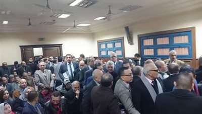 مئات المحامين يحتشدون بمحكمة زينهم اثناء انعقاد جلسة 