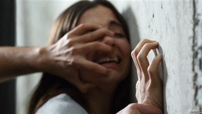 محاكمة 4 ذئاب بشرية بالجيزة اغتصبوا مضيفة تحت تهديد السلاح