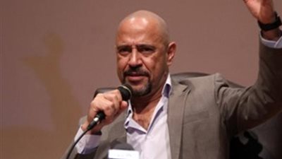 أشرف عبدالباقي يسخر من شائعة وفاته