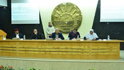محافظ مطروح يبحث مطالب المواطنين ويؤكد مراعاة الحالات الانسانية والحرجة