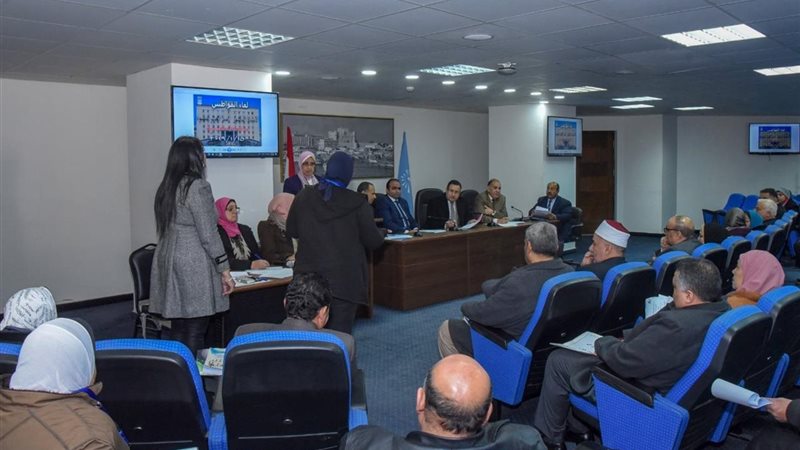 المحافظ مع المواطنين
