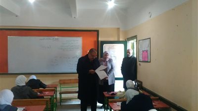 وكيل تعليم مطروح يتفقد لجان امتحانات اليوم الثاني للشهادة الإعدادية