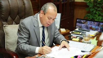 تحرير ٥ محاضر للمحلات المخالفة بدسوق