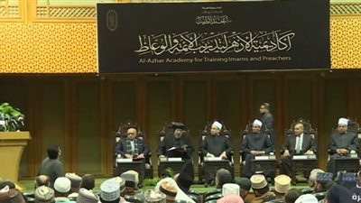 بالفيديو.. «فؤاد» معلقًا على افتتاح أكاديمية تدريب الأئمة: «التجديد سنة من سنن الإسلام»