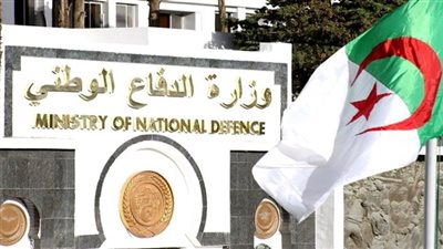 الجيش الجزائري يلقي القبض على مسلح كان يخطط لتفجير يستهدف المظاهرات