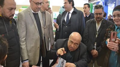 الفقى يوقع كتبه بمعرض الكتاب