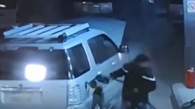سعودي ينقذ سيارة من الانفجار داخل محطة بنزين