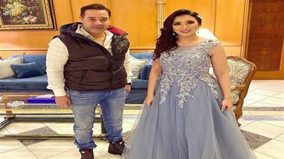 آيه عبدالله تشارك جمهورها صورة جديدة برفقة مدحت صالح