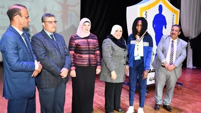 جامعة القاهرة تفوز بالدرع العام للملتقى الرياضى للوافدين بقناة السويس