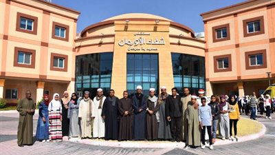 وفد شعبى من أهالى المدامود بالأقصر يزورون مستشفى شفاء الأورمان.. بالصور