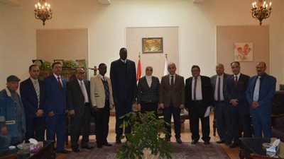 آداب الزقازيق تدرب الطلاب الوافدين غير الناطقين باللغة العربية صور