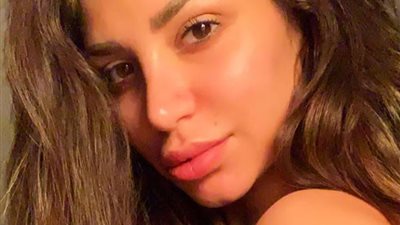 سارة نخلة تداعب جمهورها بدون مكياج