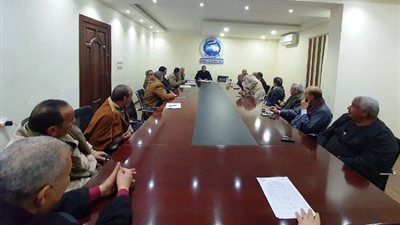 بحث مشكلات العمالة غير المنتظمة والاحتفال بالعامل المثالى ببنى سويف