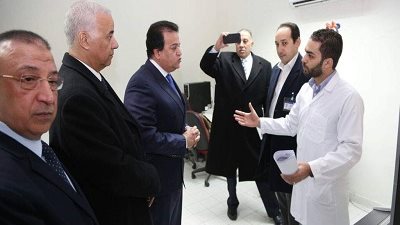 وزير التعليم العالي يتفقد مستشفى برج العرب الجامعي لعلاج أورام الأطفال