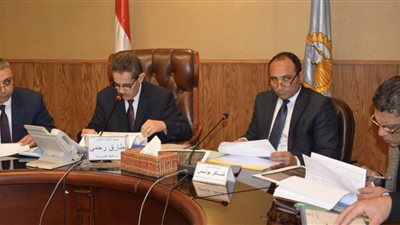 محافظ الغربية .. يناقش الموقف التنفيذى للمشروعات الجارية ونسب التنفيذ