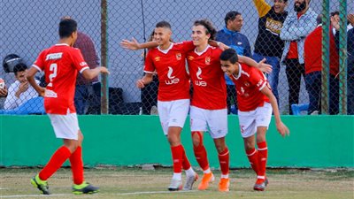 الأهلى ينهى الشوط الأول متقدما بثنائية على الزمالك