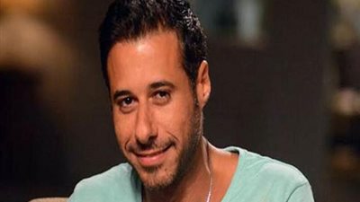 أحمد السعدنى يوجه رسالة للهضبة.. 