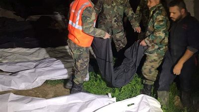 العثور على عشرات الجثث في مقبرة جماعية بسوريا (صور)