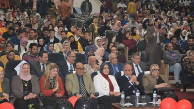انطلاق فعاليات عودة زمن الفن الجميل بقاعة مؤتمرات جامعة الزقازيق.. صور