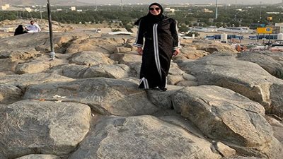 نيرمين الفقي تؤدى مناسك العمرة.. صور