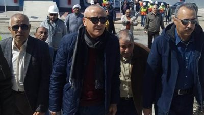 عبدالمطلب يتفقد الأعمال النهائية بمحطة تحلية مياه البحر بمدينة شرق بورسعيد