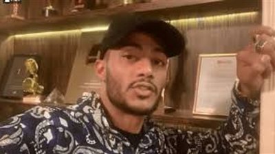 محمد رمضان يفتح النار على الطيارين