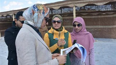 نائب محافظ الوادى الجديد تتفقد المعرض الدائم .صور