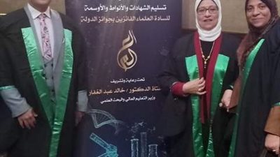 أكاديمية البحث العلمي تكرم 3 أساتذة بطب بيطري الزقازيق .صور