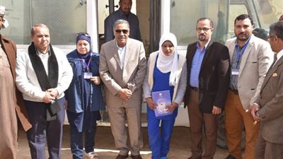محافظ مطروح يزور أصغر قرية مصرية لبحث مطالبهم