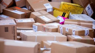 لغز محير ...يتلقى طروداً يومية دون أن يطلب أي شيء عبر الإنترنت
