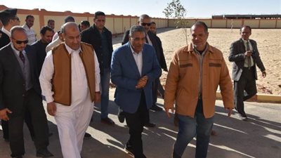 محافظ مطروح يتفقد مدارس سيوة