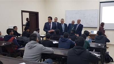 وزير التعليم العالي يتفقد جامعة القاهرة الجديدة التكنولوجية