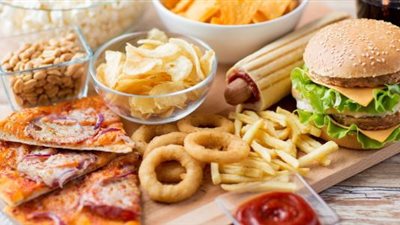 احذر.. هذا الأطعمة تتلاعب بـ