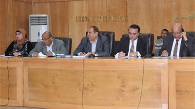 شكاوى المواطنين أمام نائب محافظ الأقصر فى اليوم المفتوح
