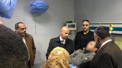 وكيل وزارة صحة الشرقية يطمئن علي حالة ممرض اعتدى عليه الاهالى