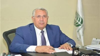 وزير الزراعه : الكروت الذكيه للفلاحين متوفرة بفروع بنك الفلاح المصري ومن لم يصله سيعامل بالنظام القديم