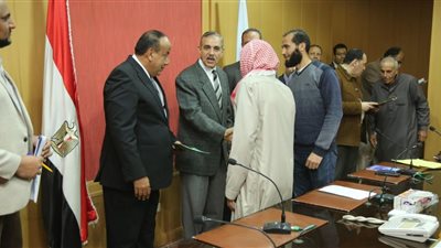 محافظ كفرالشيخ يشهد يسلم 14 عقد تقنين أراضي أملاك الدولة للمستفيدين من المواطني